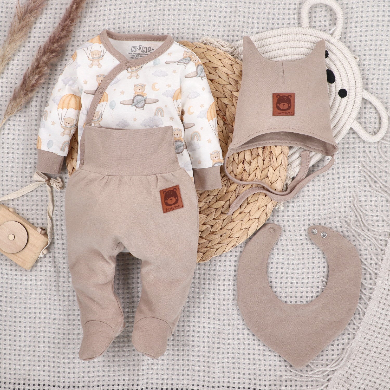 Conjunto Bebé SKY JOURNEY Body + Mameluco + Gorro OEKO-TEX